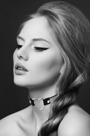 Кожаный чокер с сердцем и стразами Bijoux Pour Toi