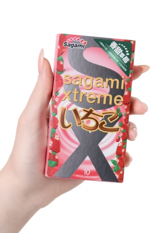 Ультратонкие латексные презервативы SAGAMI с ароматом клубники (10 шт)