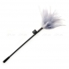 Стек с перьями на конце Feather Tickler1